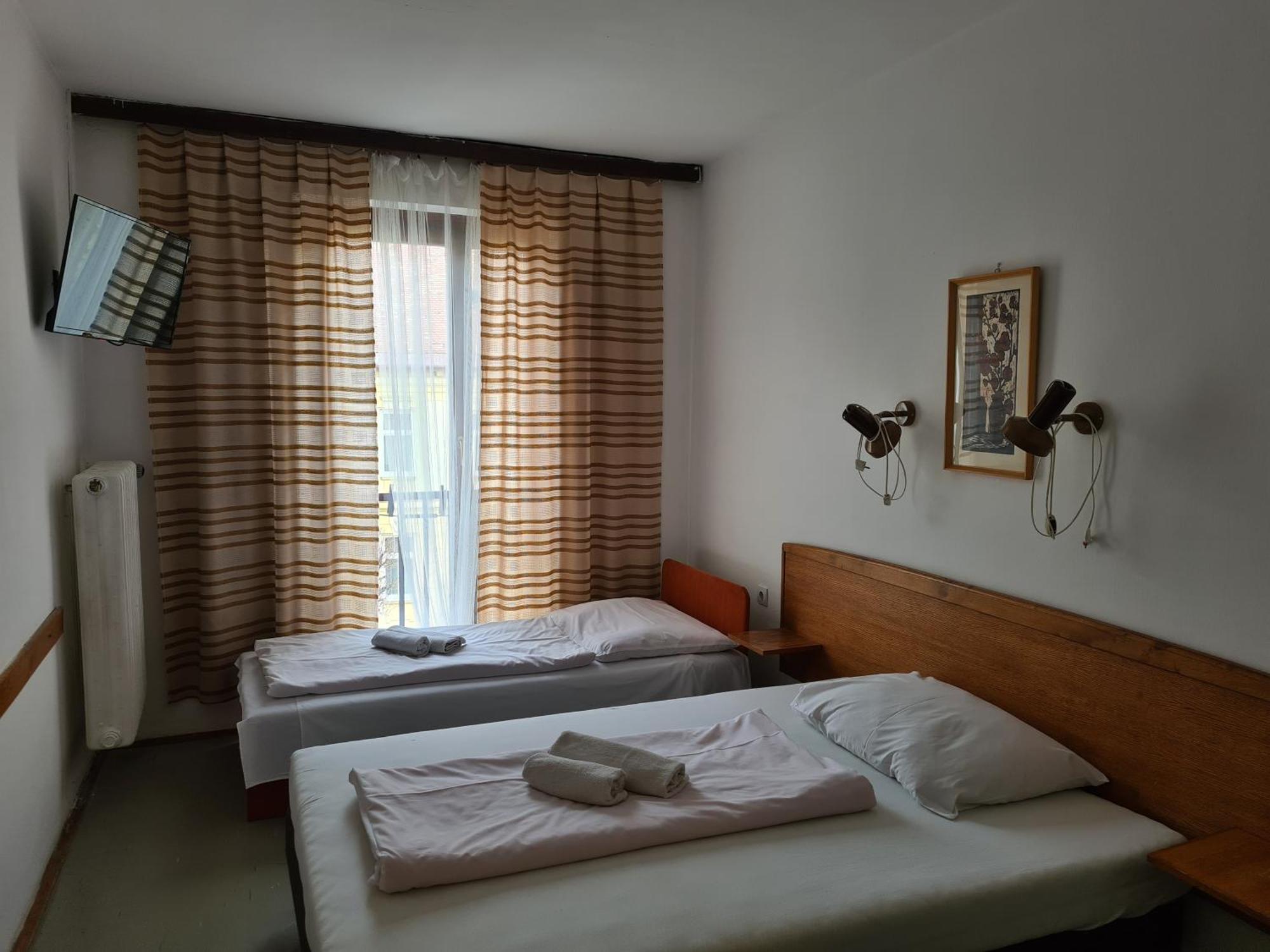 Hotel Oroszlan Szigetvar Luaran gambar