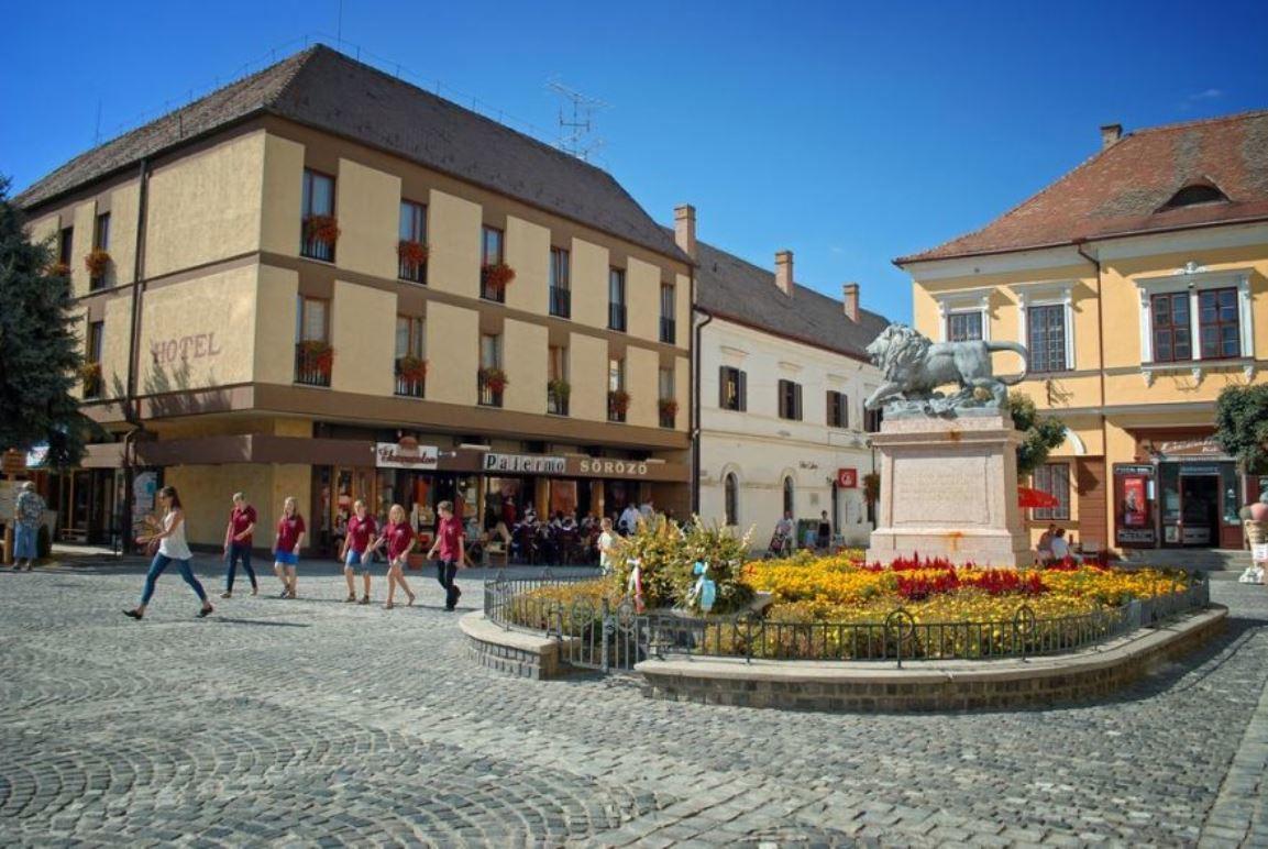 Hotel Oroszlan Szigetvar Luaran gambar