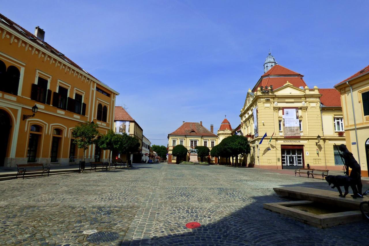 Hotel Oroszlan Szigetvar Luaran gambar